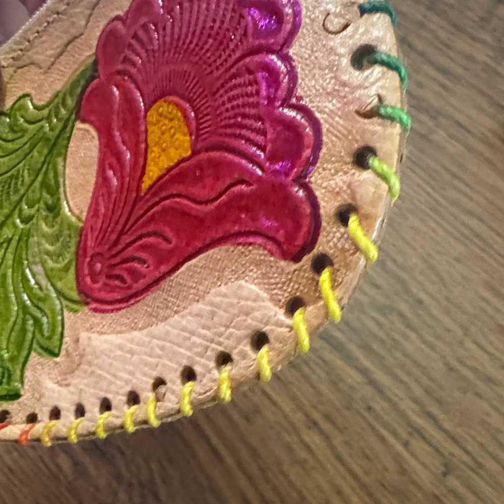 Floral Embossed Leather Coin Pouch - Picture 5 of 6